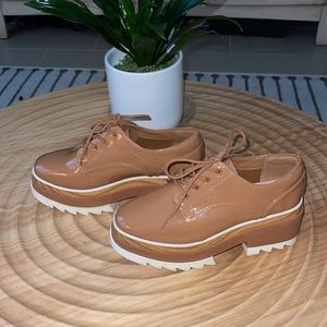 Chunky‎ platform tan brown patent leather Oxford shoes 6.5 aldo